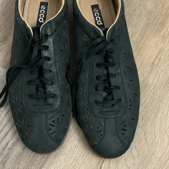 Ecco Black Casual Perforated Sneakers Shoes Size 41 EU/ 10.5 US Woman’s - Picture 3 of 9